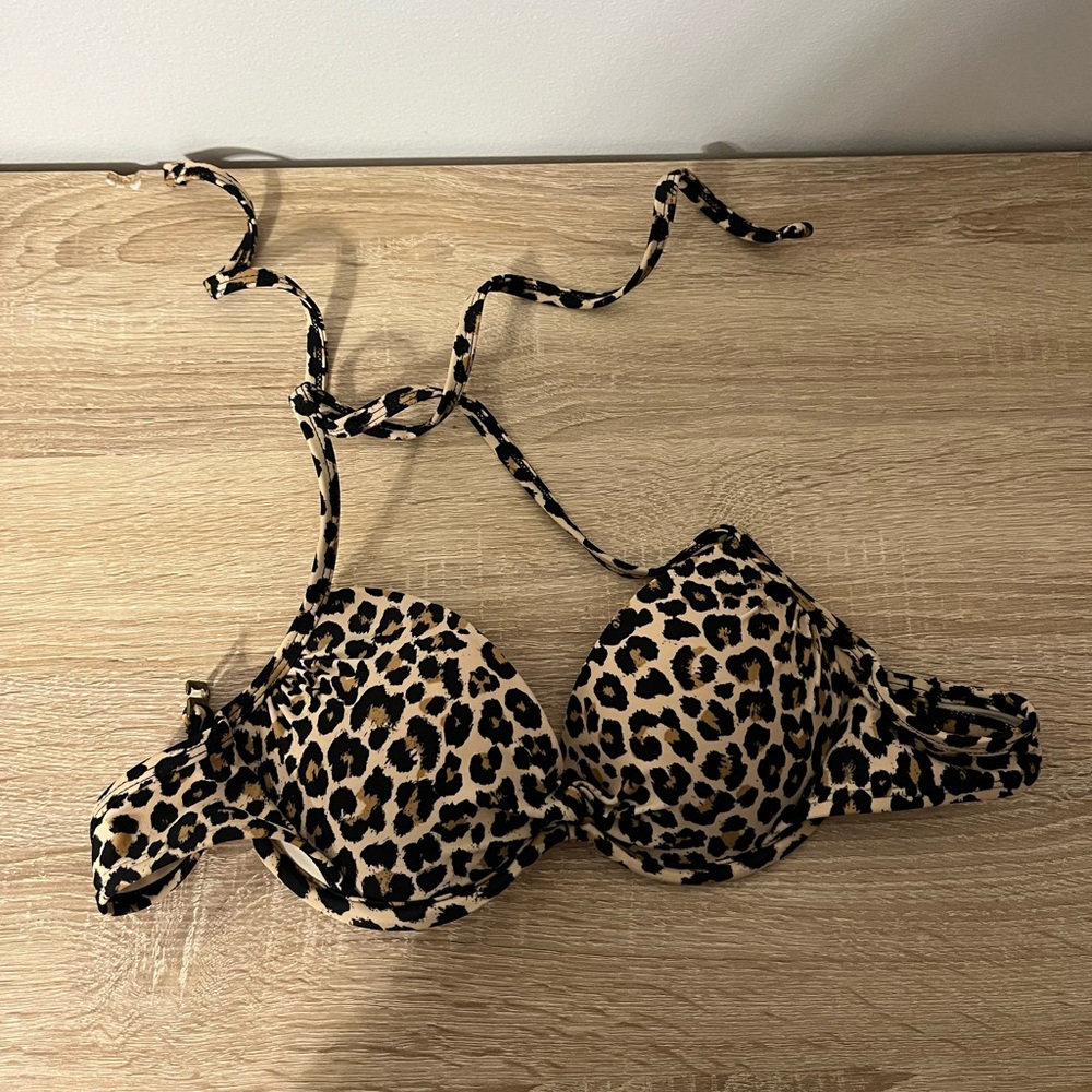 Cupped swim top